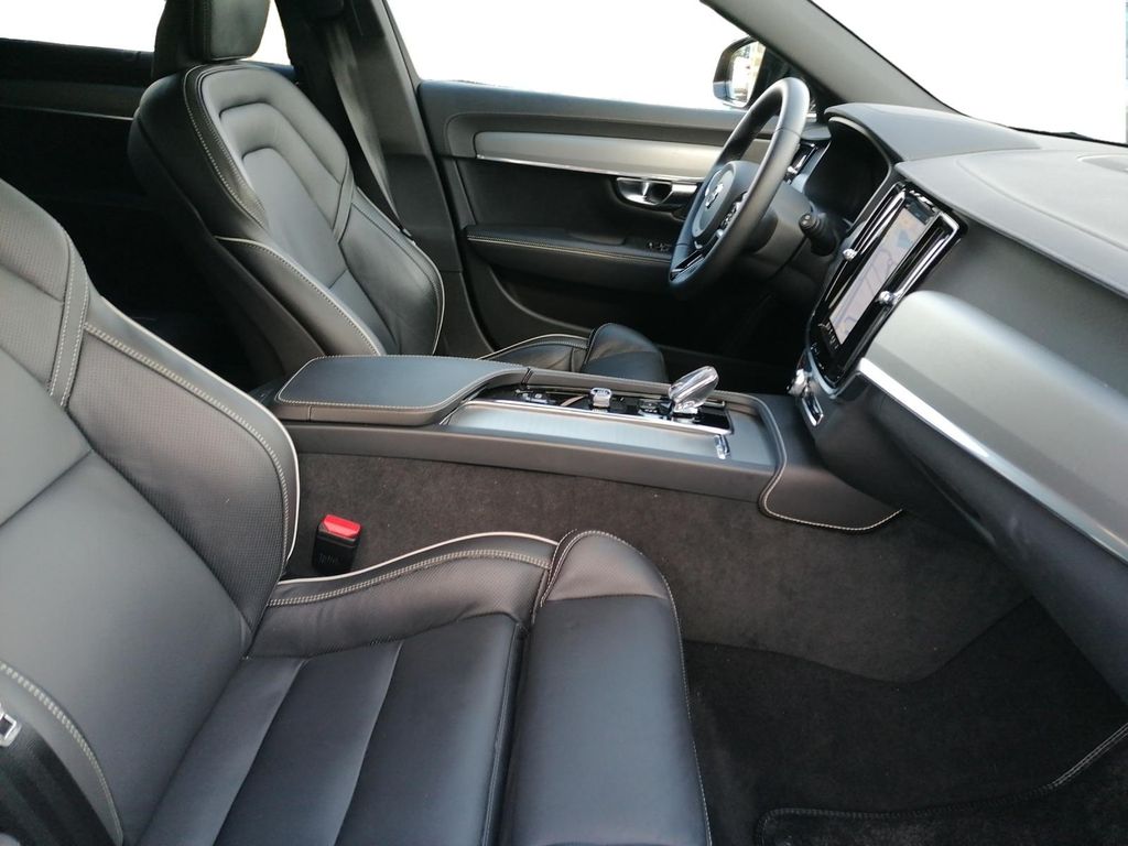 Volvo V90 2023