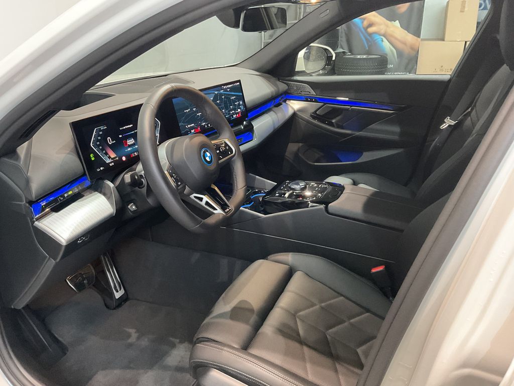 BMW i5 2025