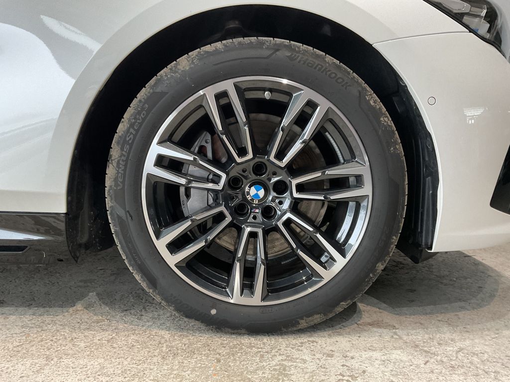 BMW i5 2025