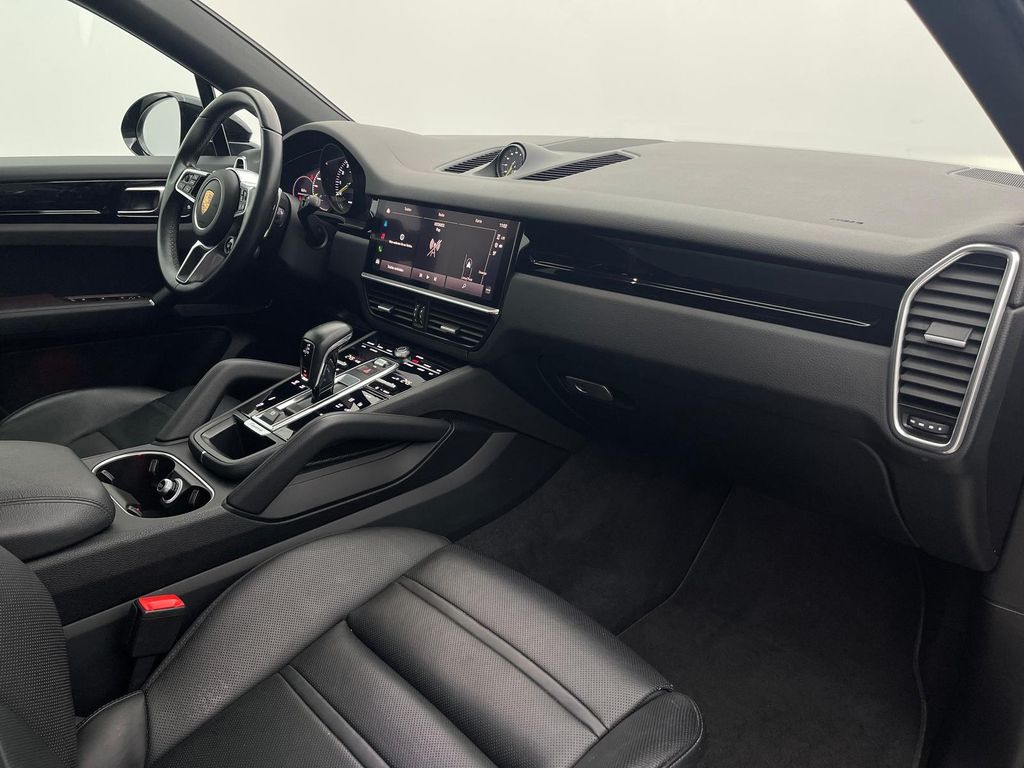 Porsche Cayenne 2021