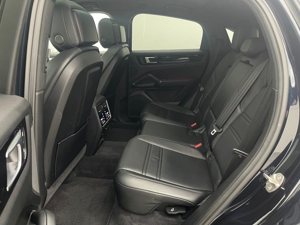 Porsche Cayenne 2021