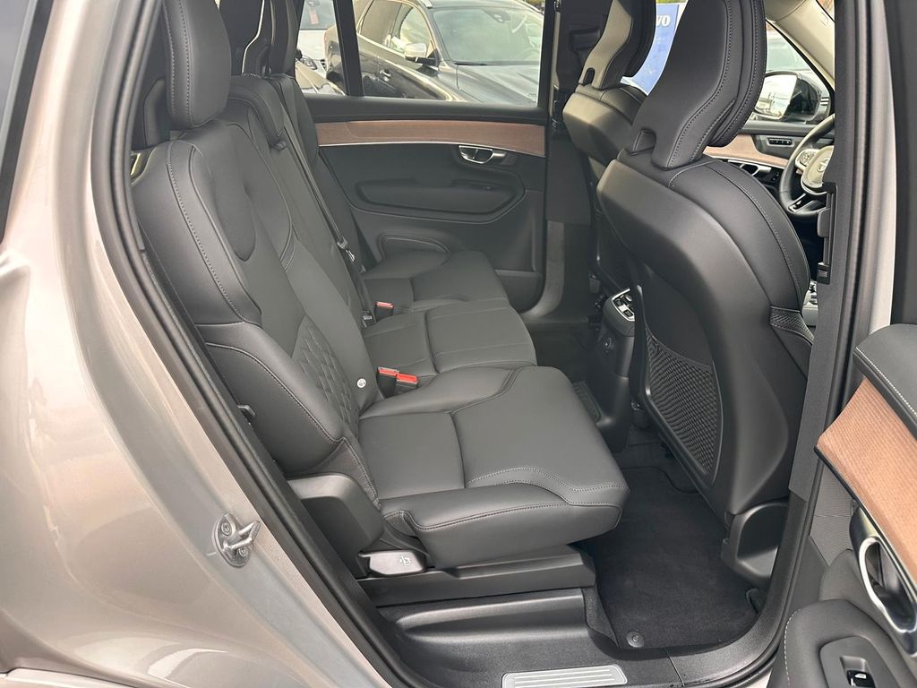 Volvo XC90 2025
