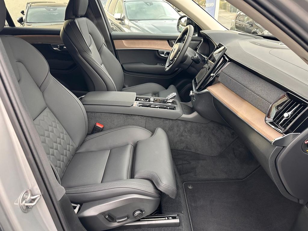 Volvo XC90 2025