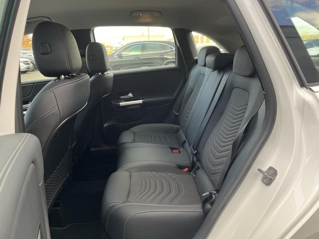 Mercedes-Benz B 220 2024