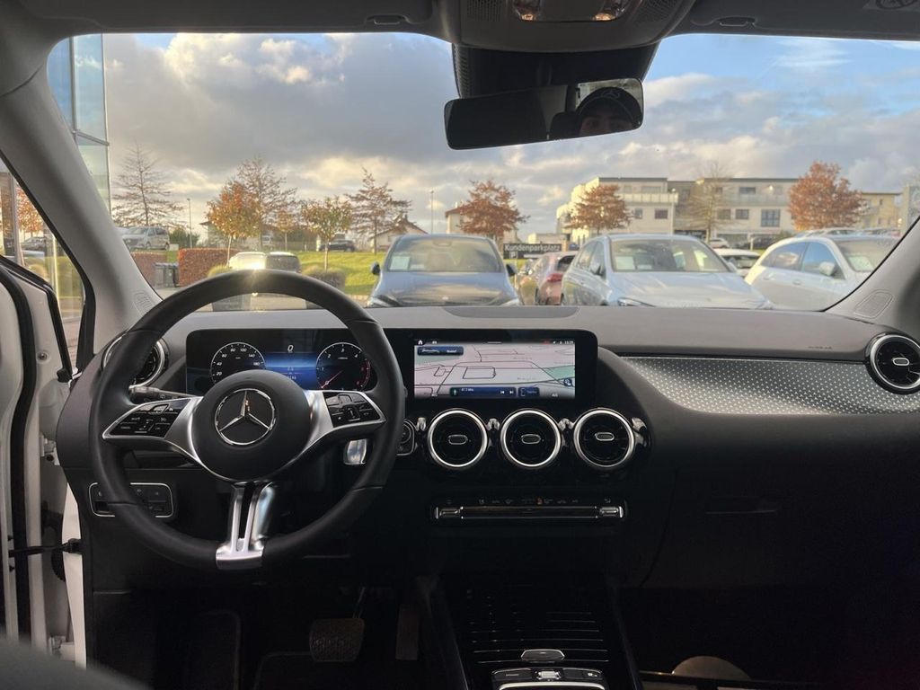 Mercedes-Benz B 220 2024