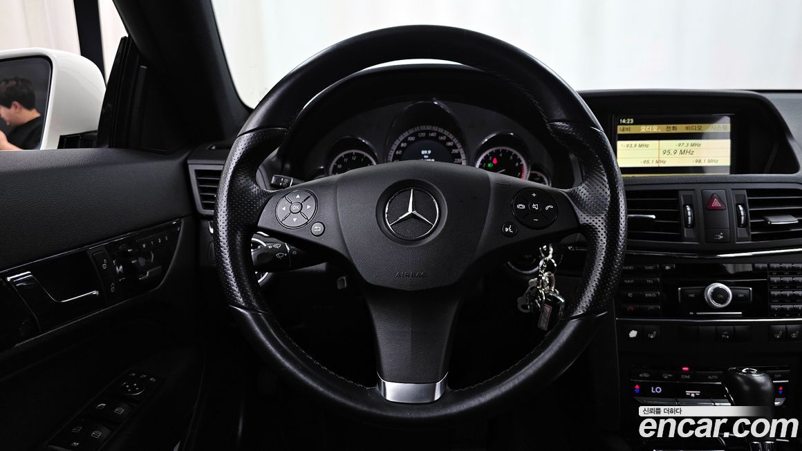 Mercedes-Benz E-Class 2011