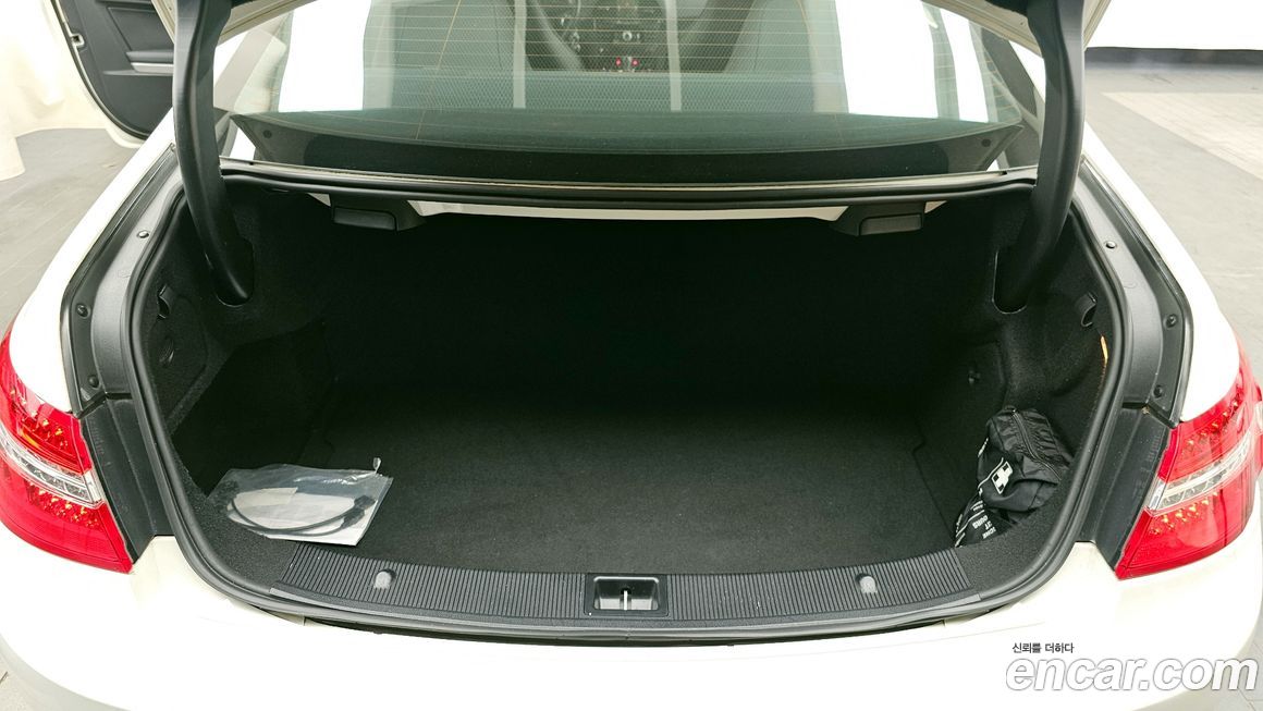 Mercedes-Benz E-Class 2011