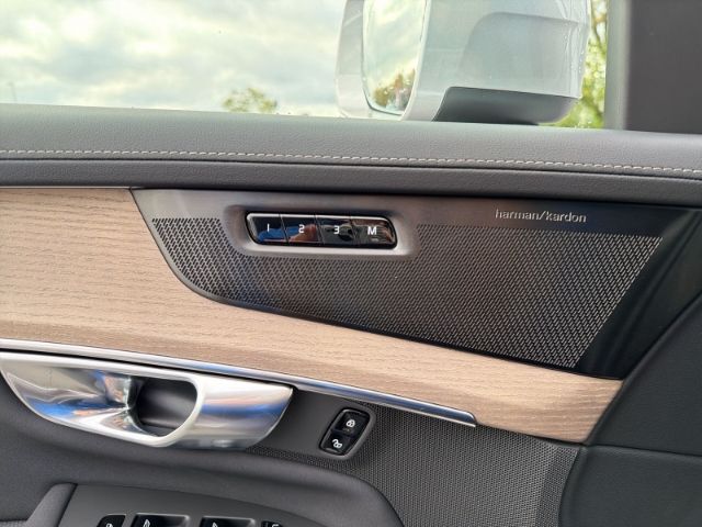 Volvo XC90 2025