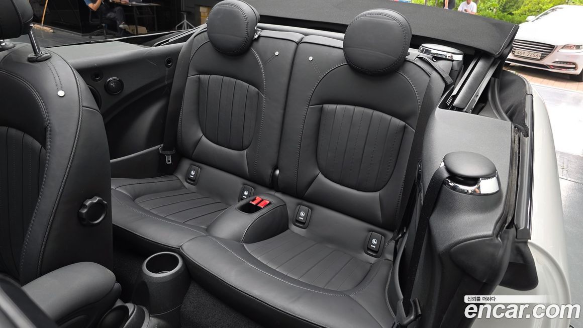 Mini Cooper Convertible 2023