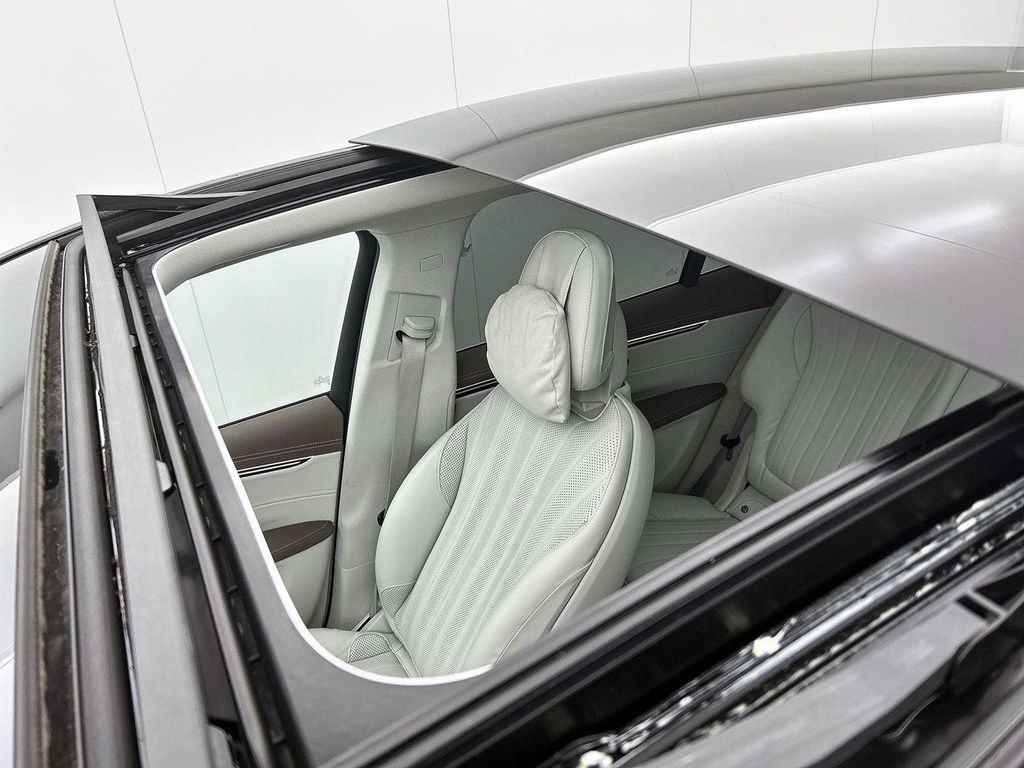 Mercedes-Benz EQS SUV 2023