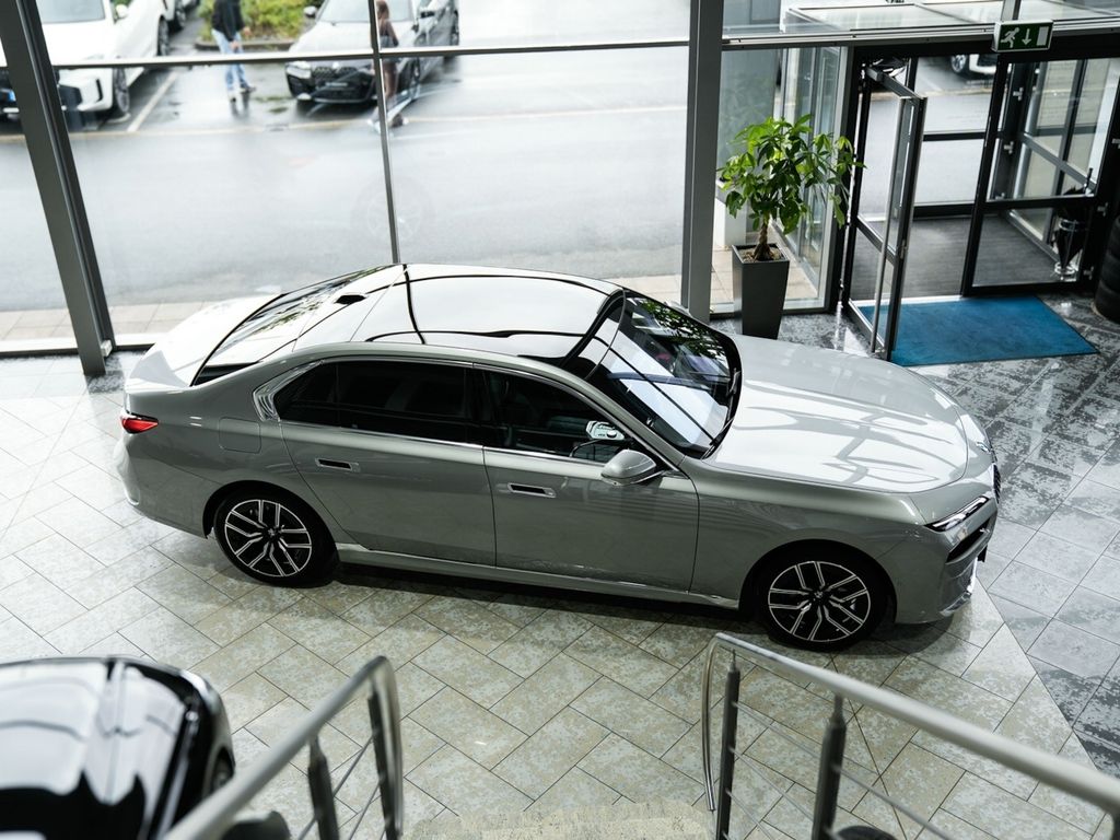 BMW 740 2024
