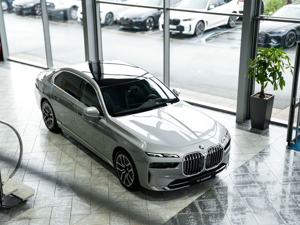 BMW 740 2024