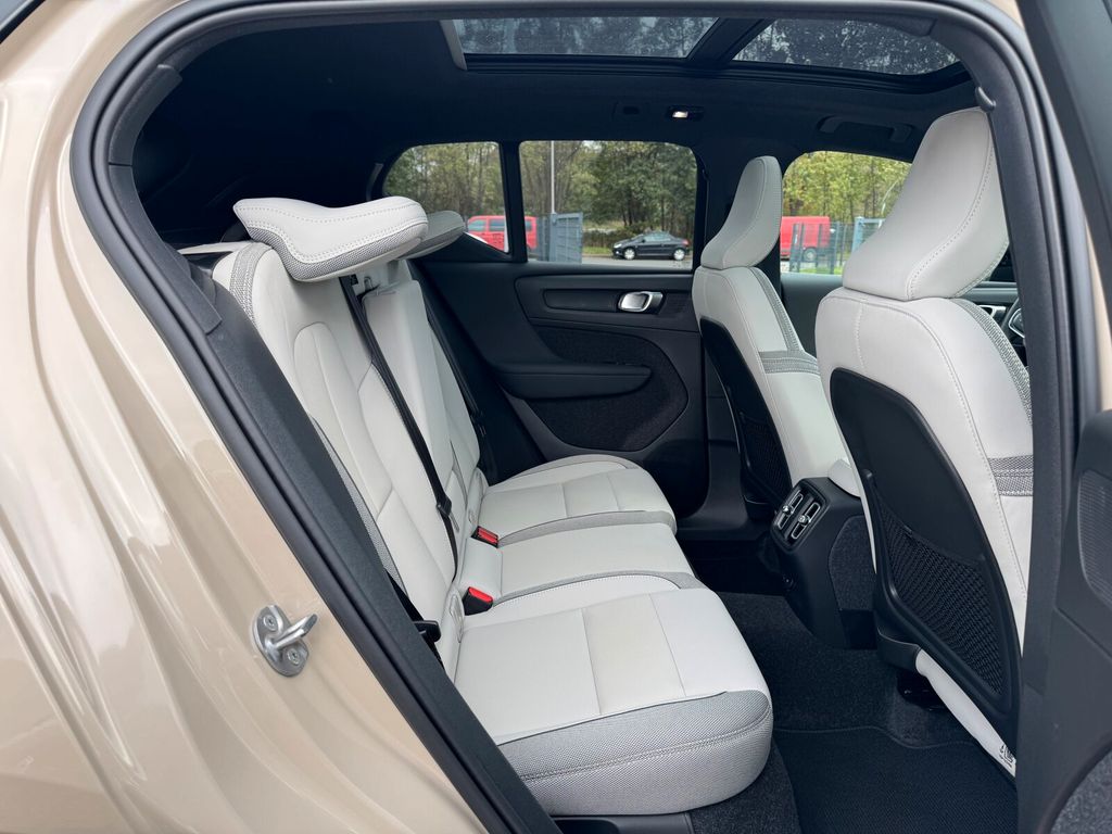 Volvo EX40 2024