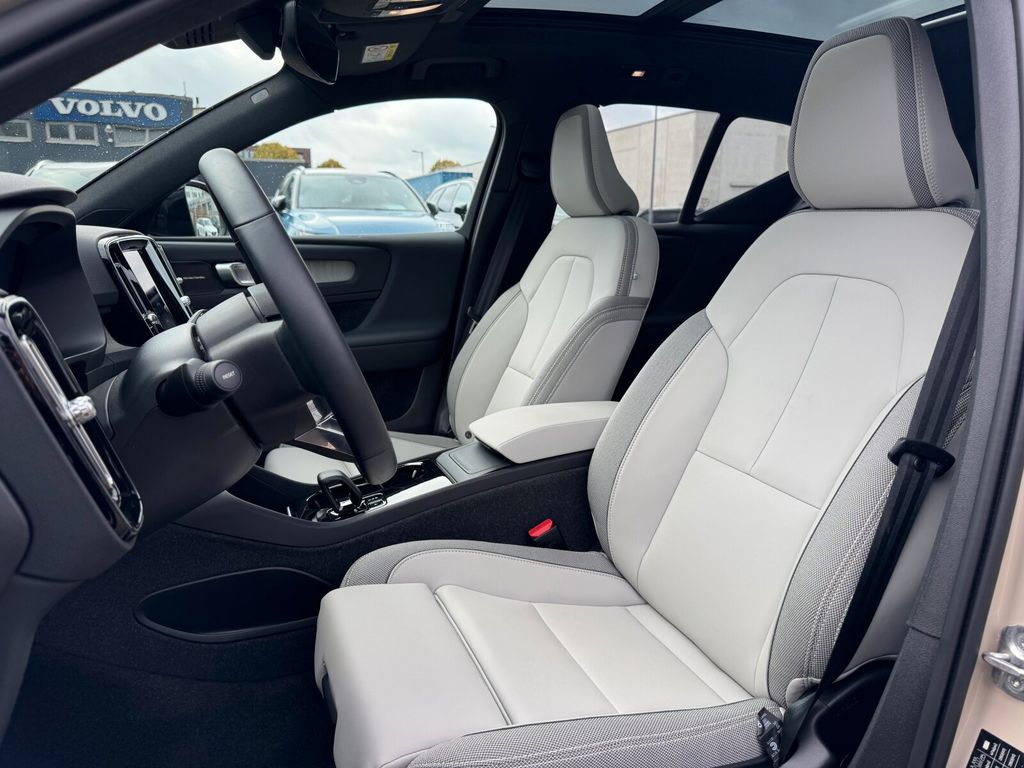 Volvo EX40 2024