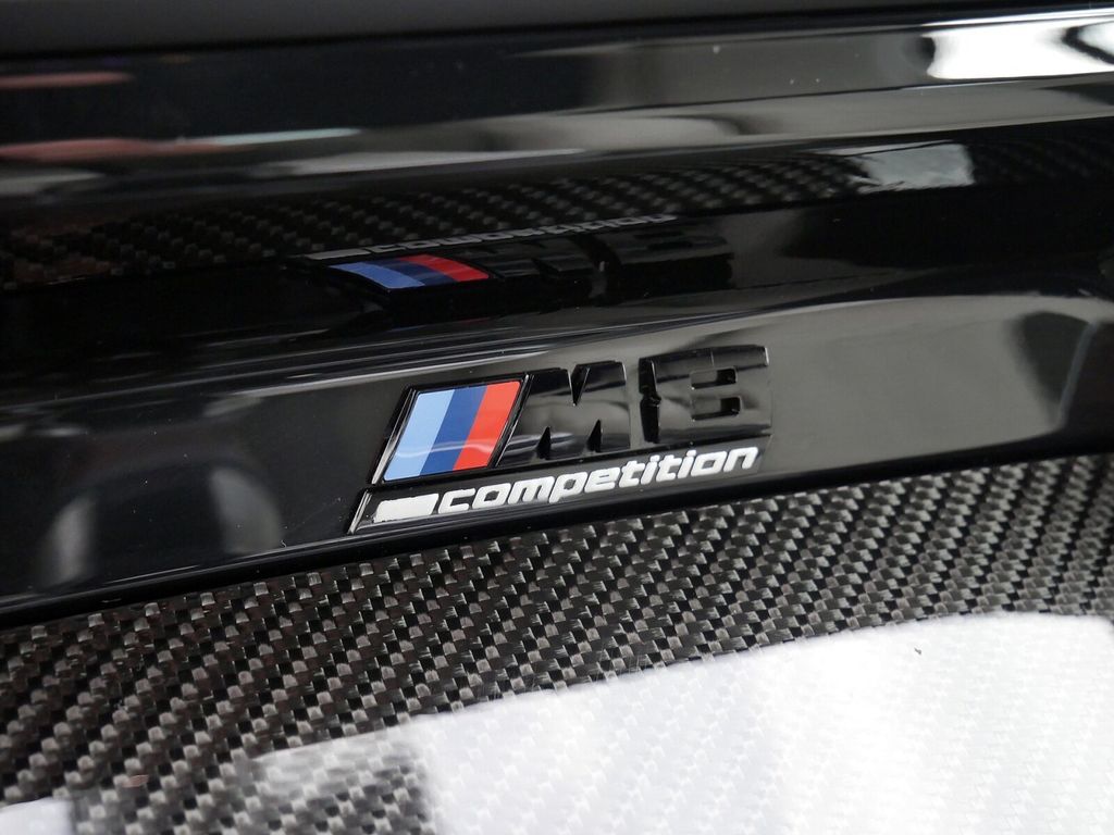 BMW M8 2025