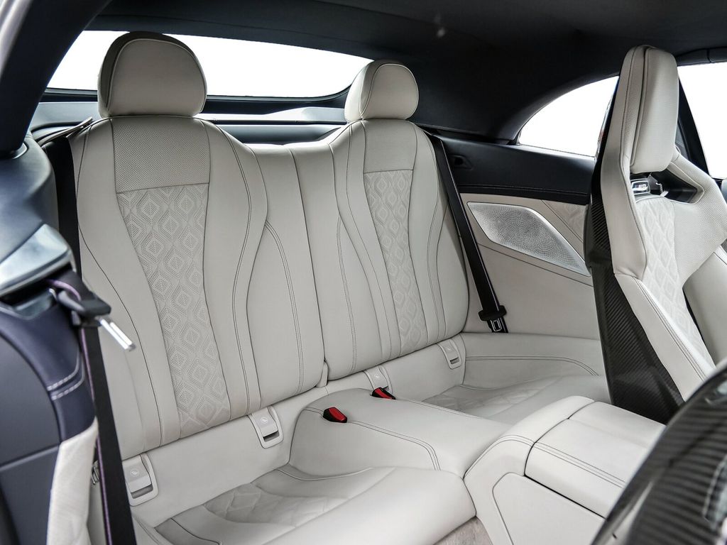 BMW M8 2025