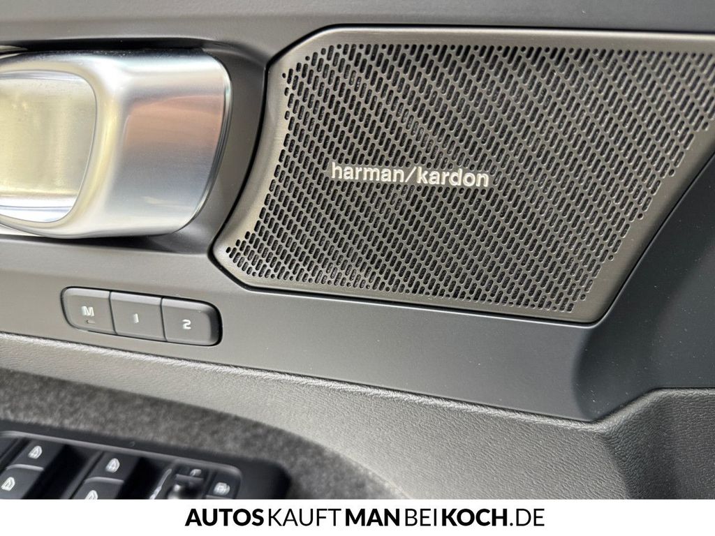 Volvo XC40 2025