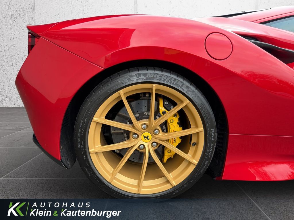 Ferrari F8 2022