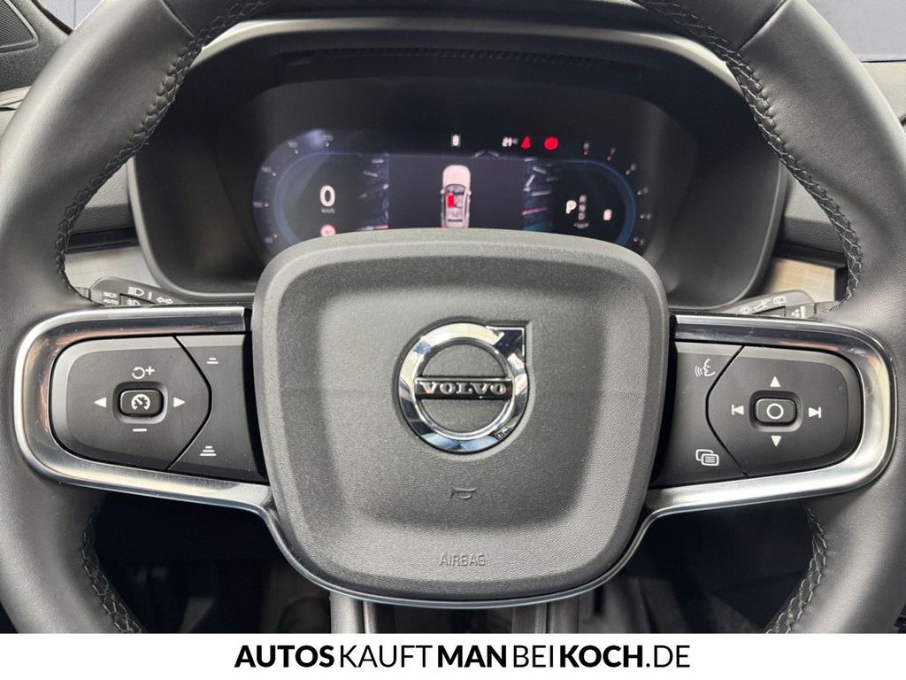 Volvo XC40 2025