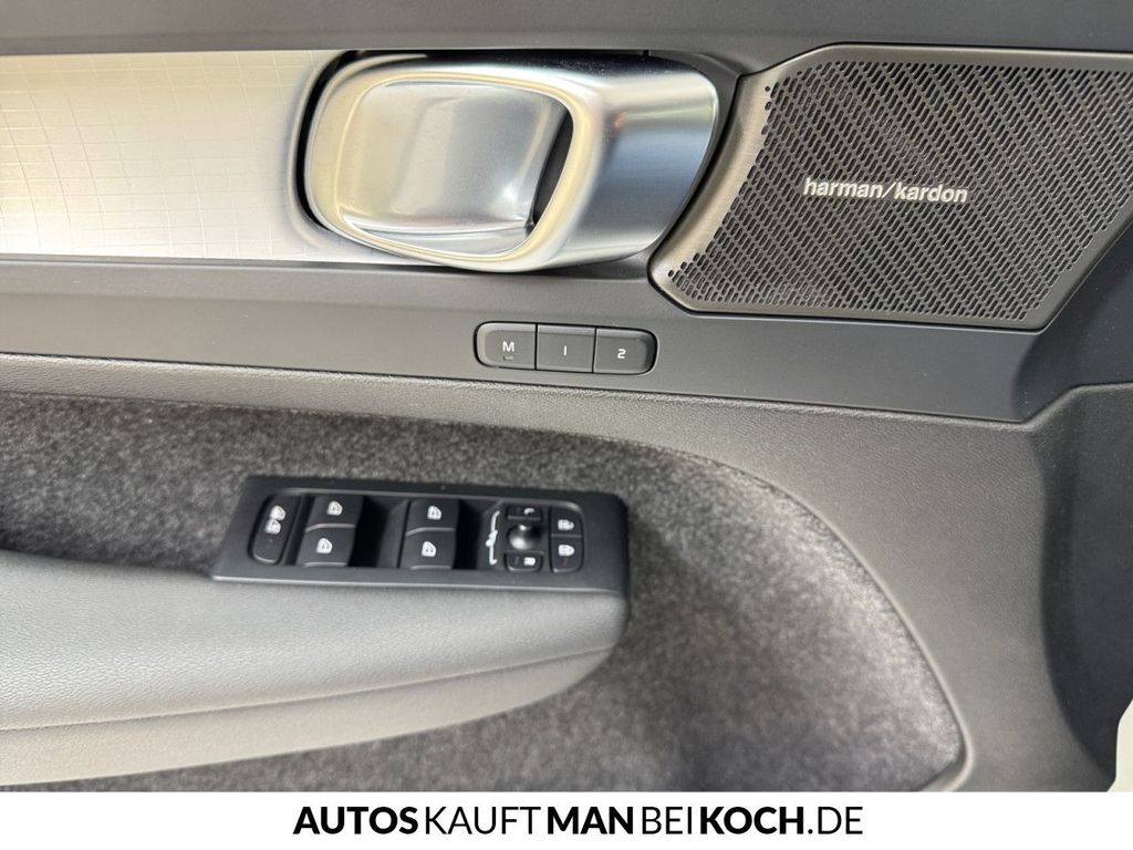 Volvo XC40 2025