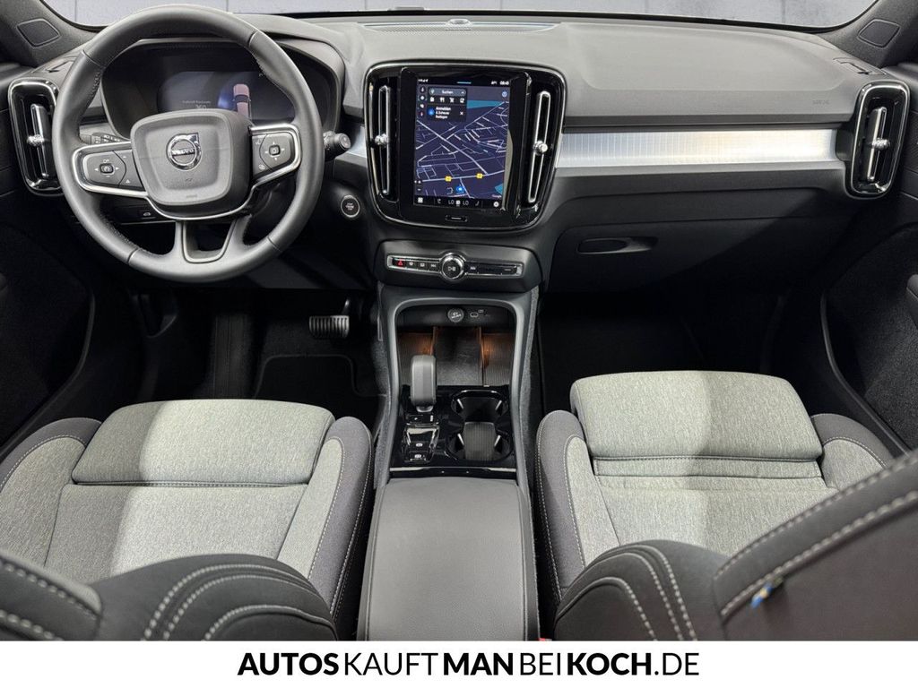 Volvo XC40 2025