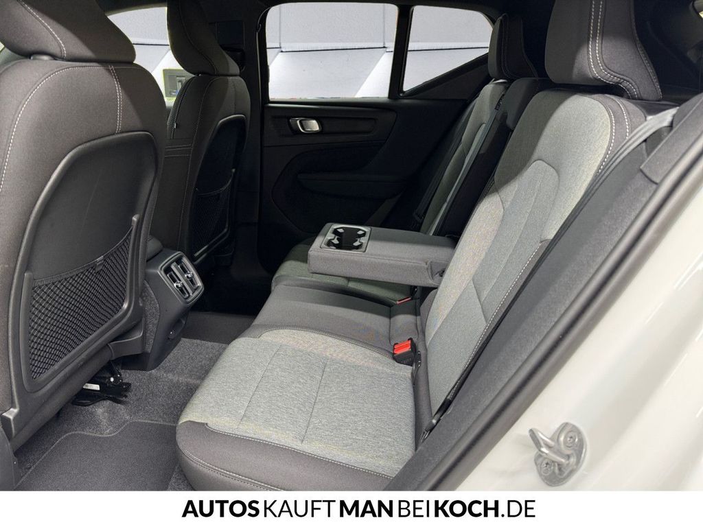 Volvo XC40 2025