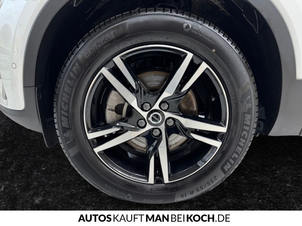 Volvo XC40 2025