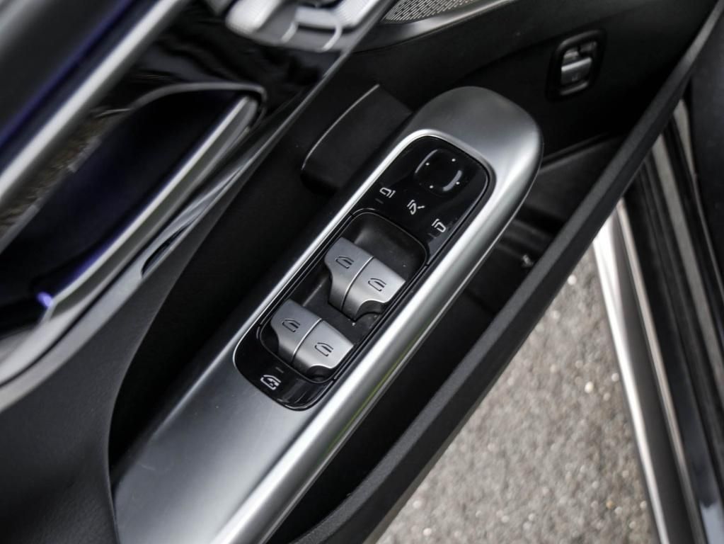 Mercedes-Benz C 300 2025