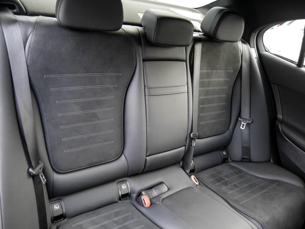 Mercedes-Benz C 300 2025