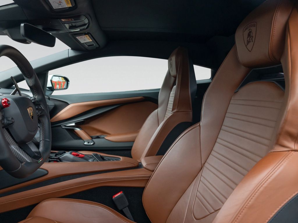 Lamborghini Revuelto 2024