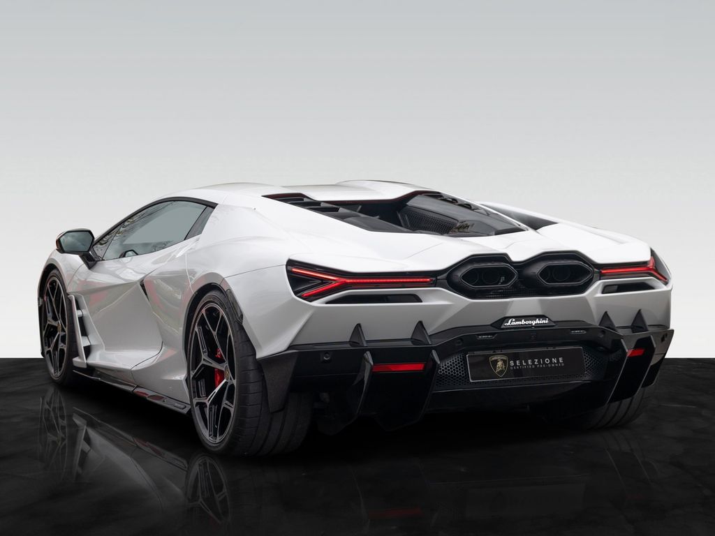Lamborghini Revuelto 2024