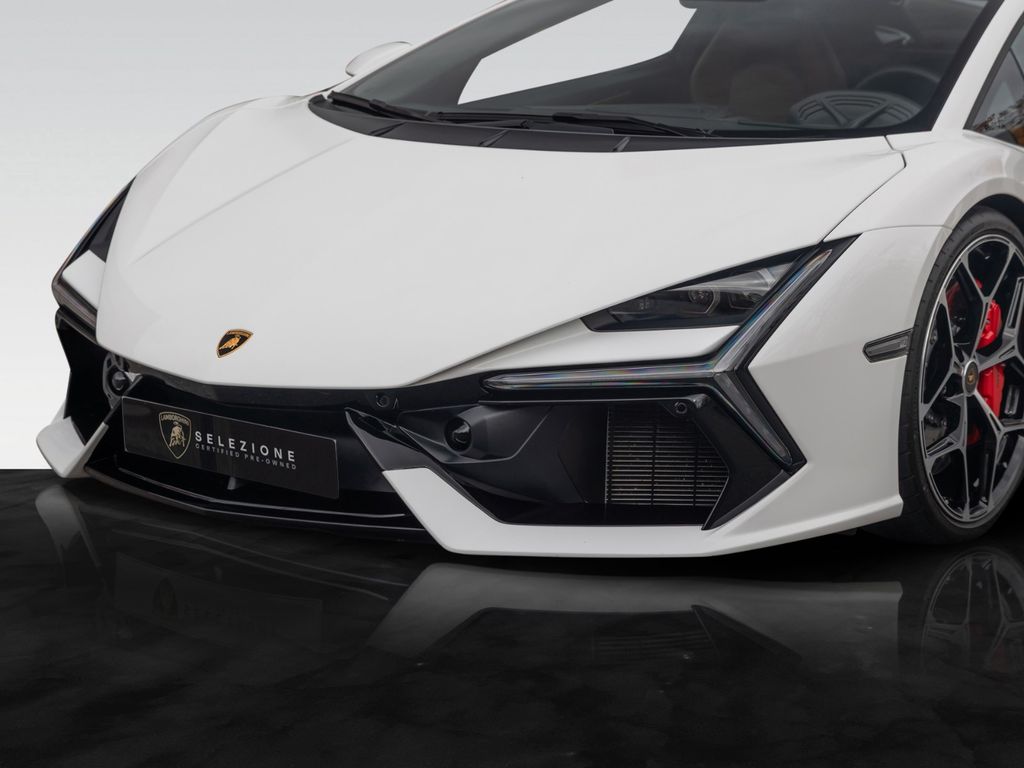 Lamborghini Revuelto 2024