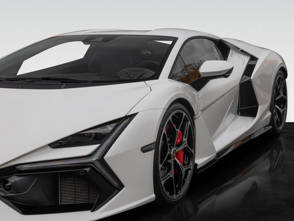 Lamborghini Revuelto 2024