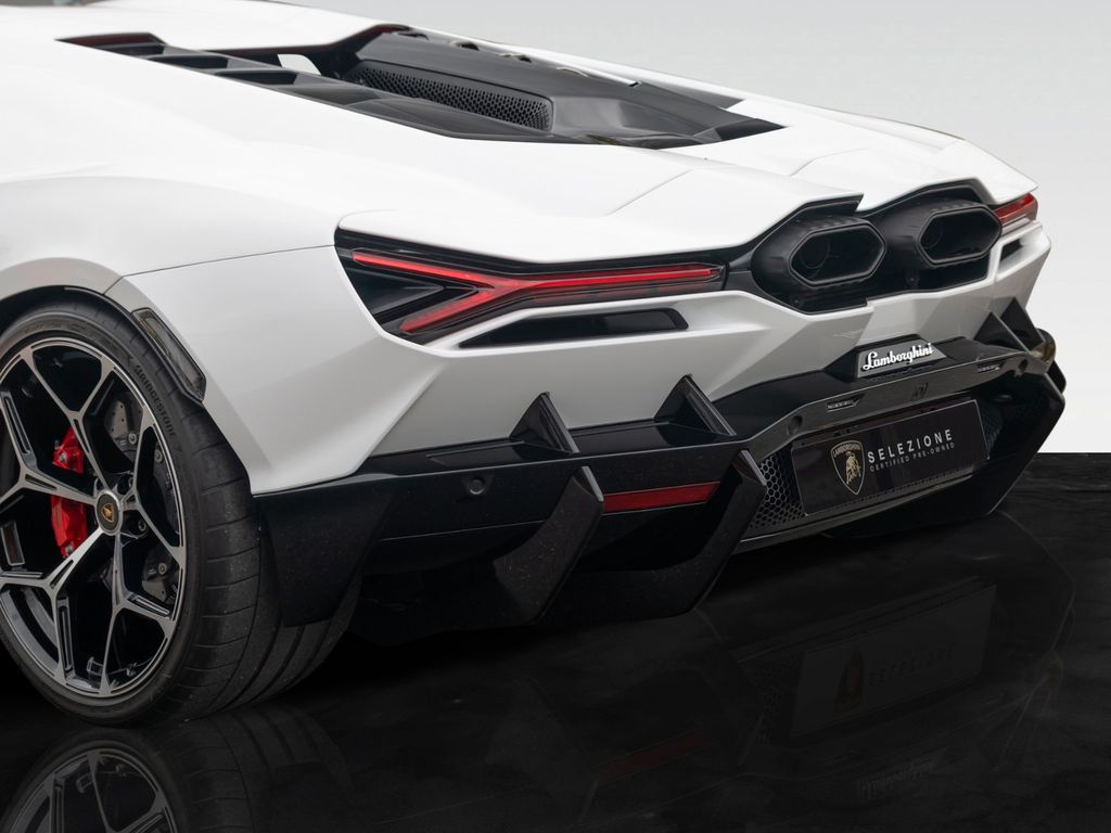 Lamborghini Revuelto 2024