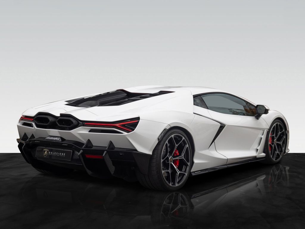 Lamborghini Revuelto 2024