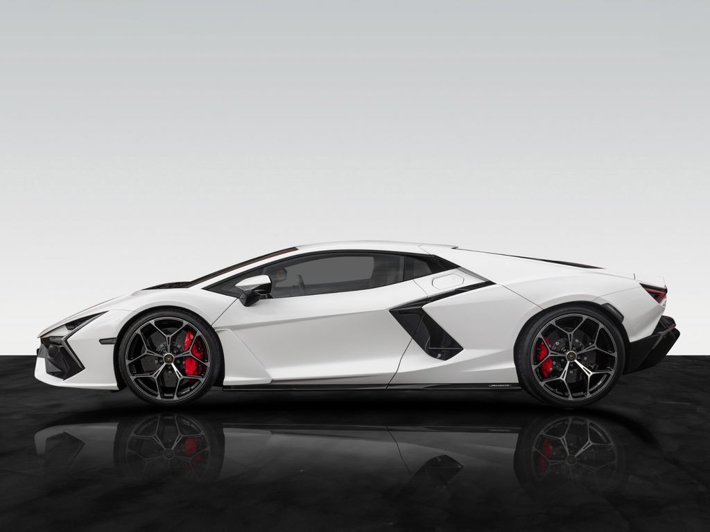 Lamborghini Revuelto 2024