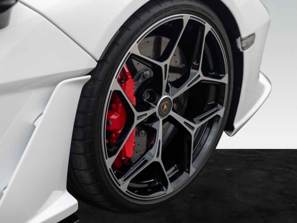 Lamborghini Revuelto 2024