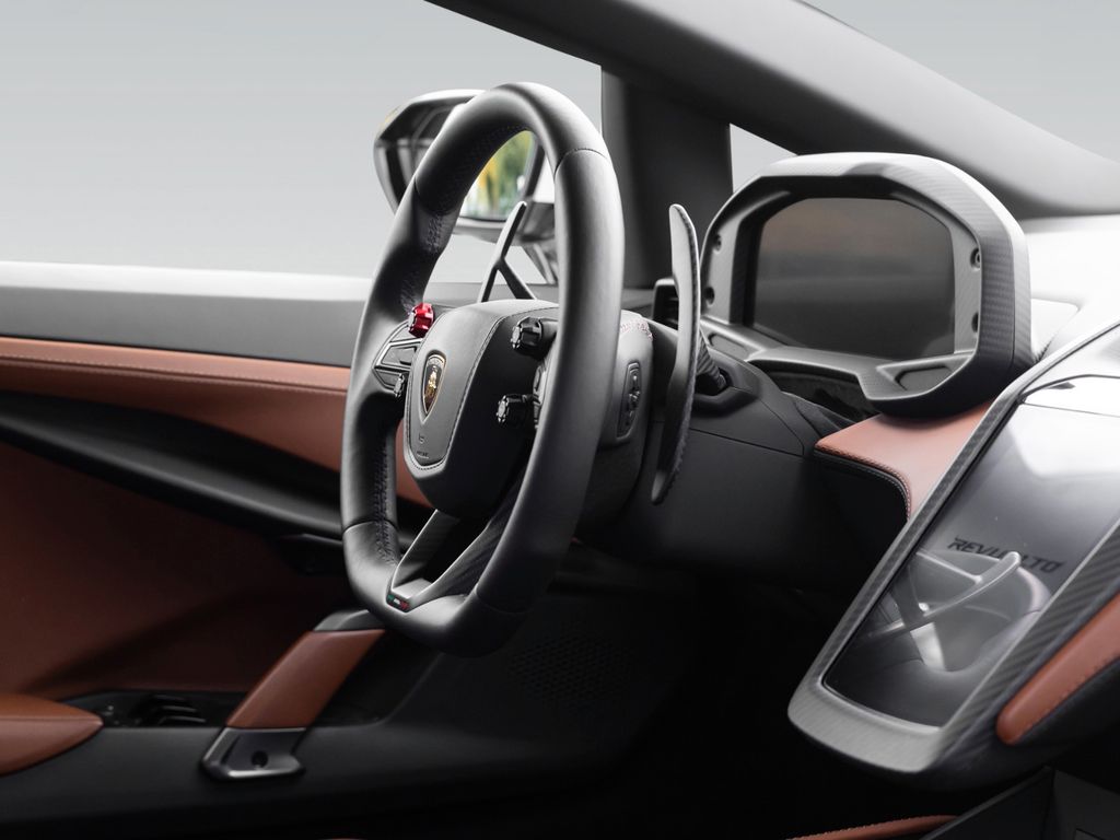 Lamborghini Revuelto 2024