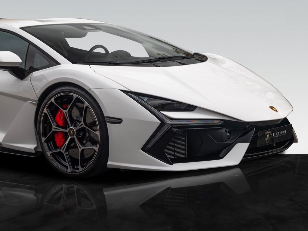 Lamborghini Revuelto 2024