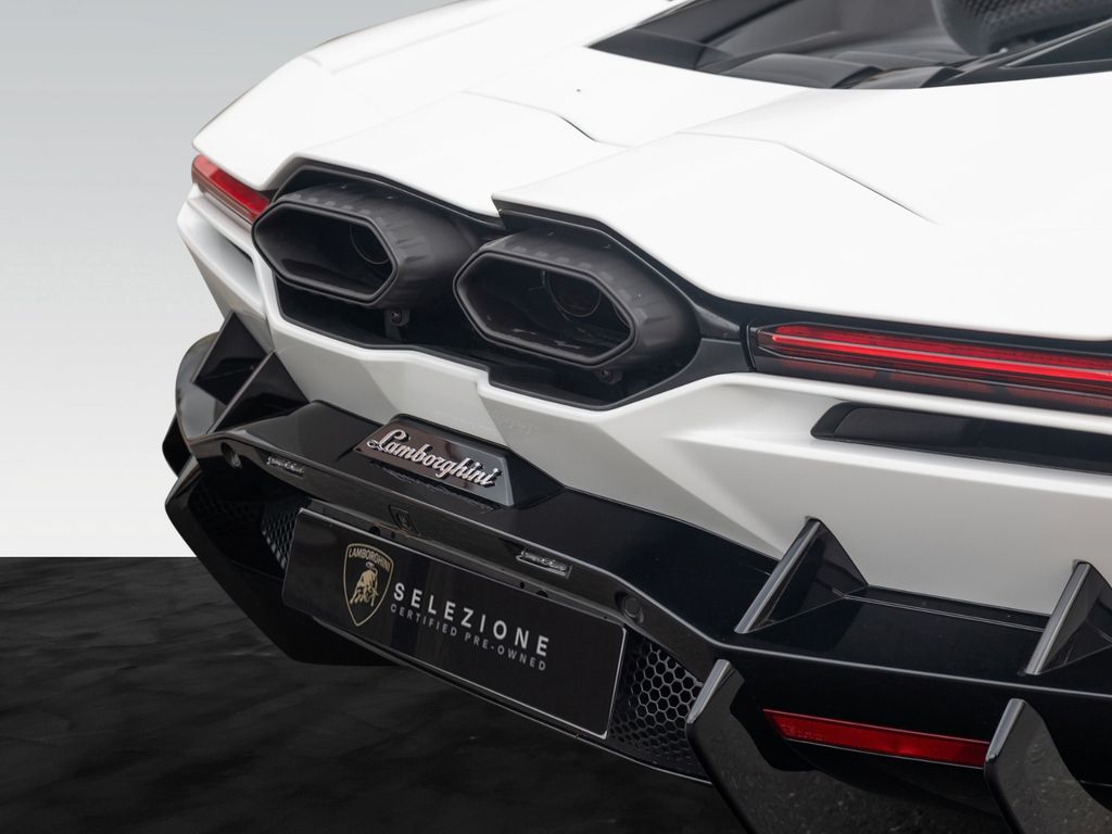 Lamborghini Revuelto 2024