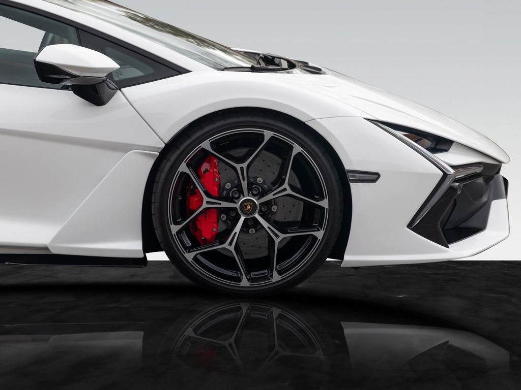 Lamborghini Revuelto 2024