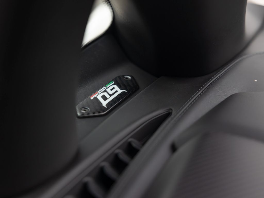 Lamborghini Revuelto 2024