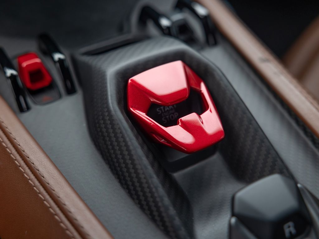 Lamborghini Revuelto 2024