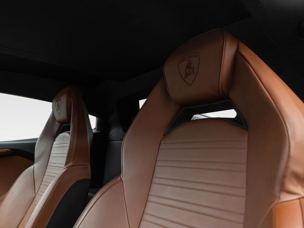 Lamborghini Revuelto 2024