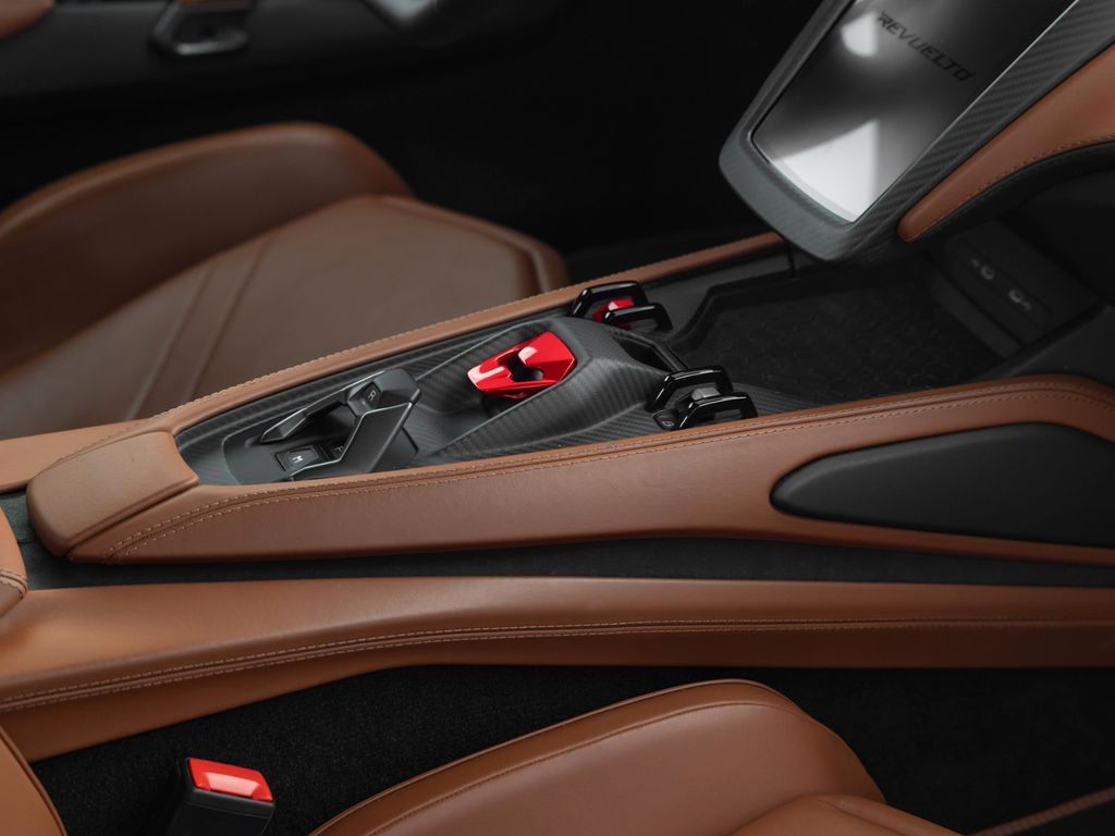 Lamborghini Revuelto 2024