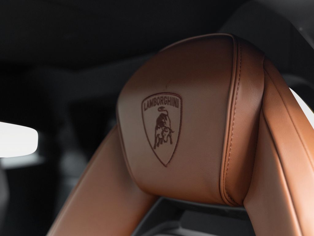 Lamborghini Revuelto 2024