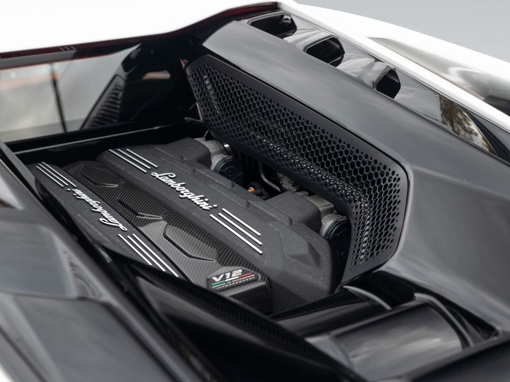 Lamborghini Revuelto 2024