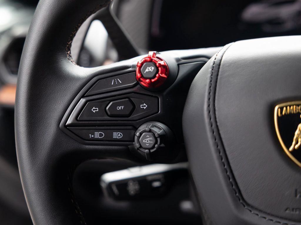 Lamborghini Revuelto 2024