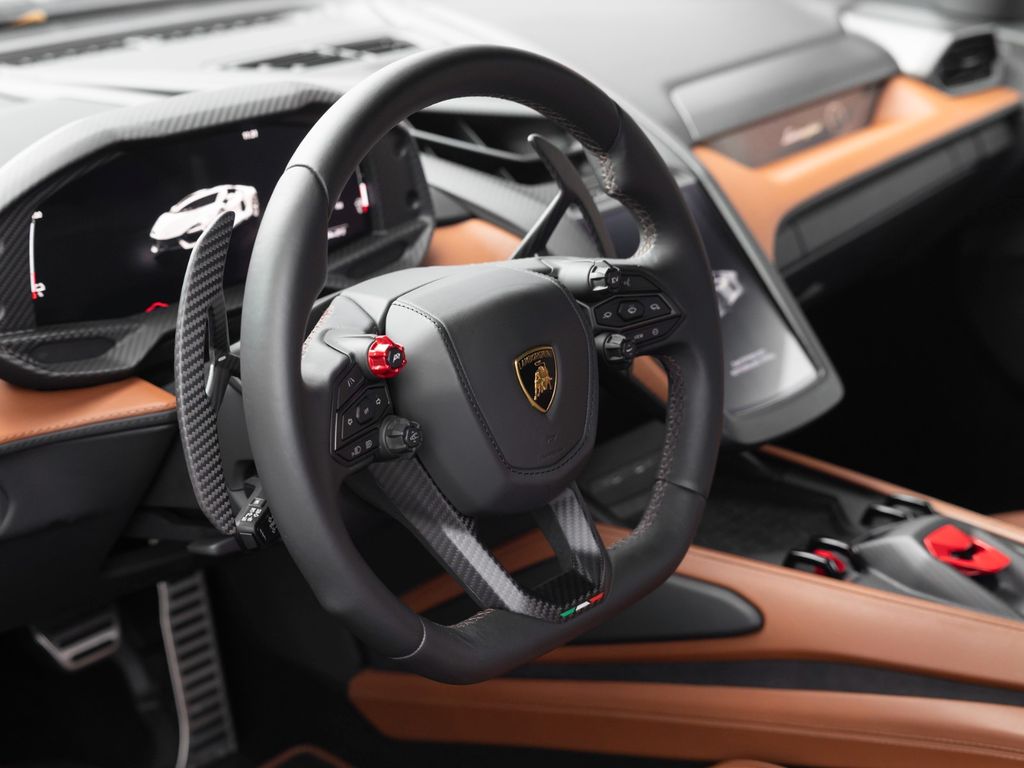 Lamborghini Revuelto 2024