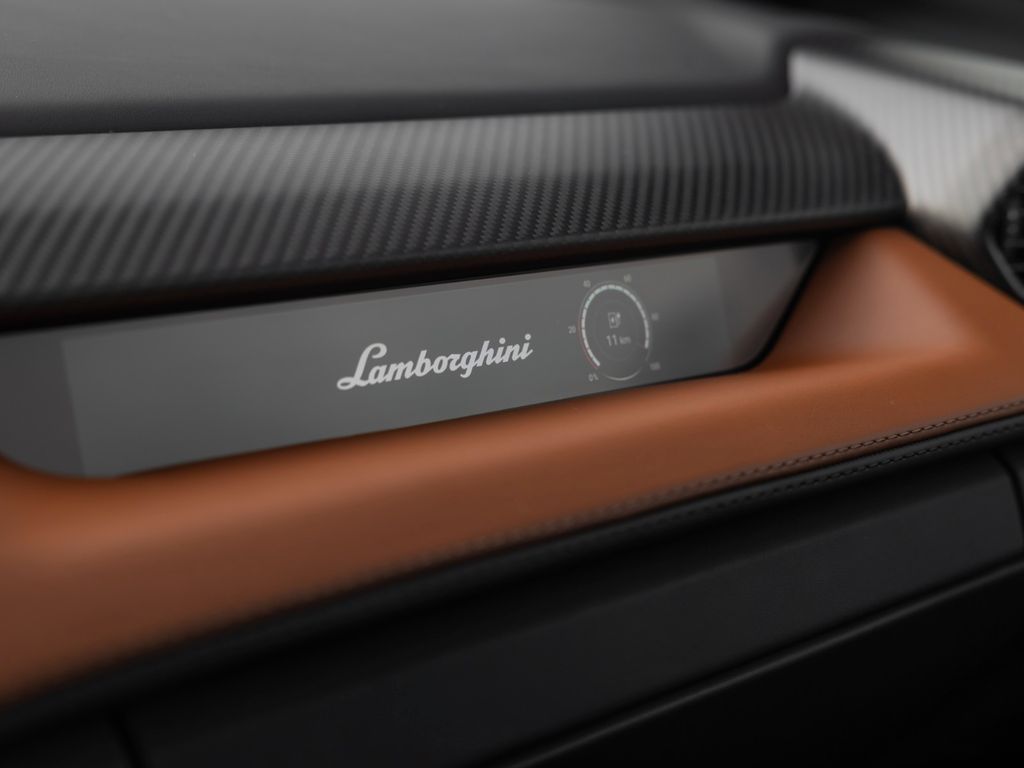 Lamborghini Revuelto 2024